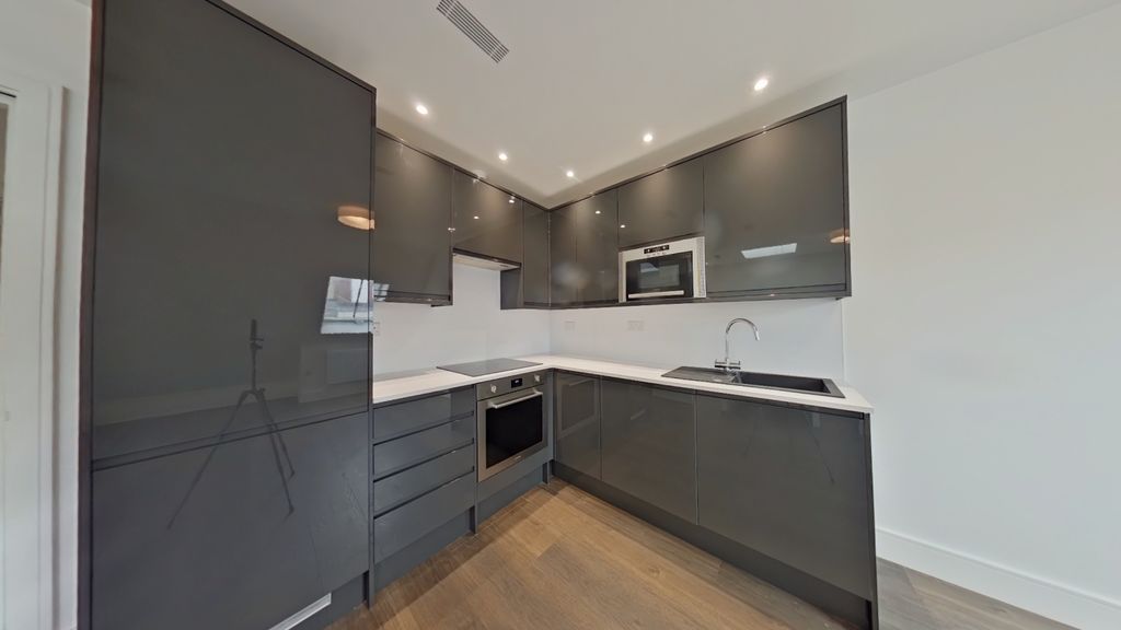 Property photo 3 of 6 Kitchen