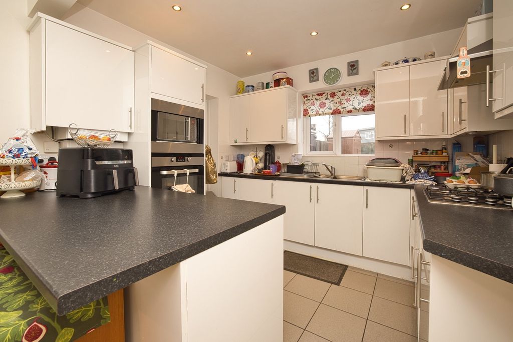 Property photo 3 of 15 Picture 3