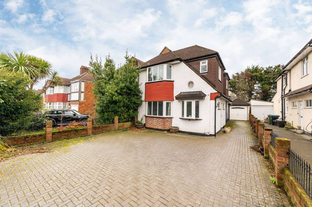 Property photo 1 of 11