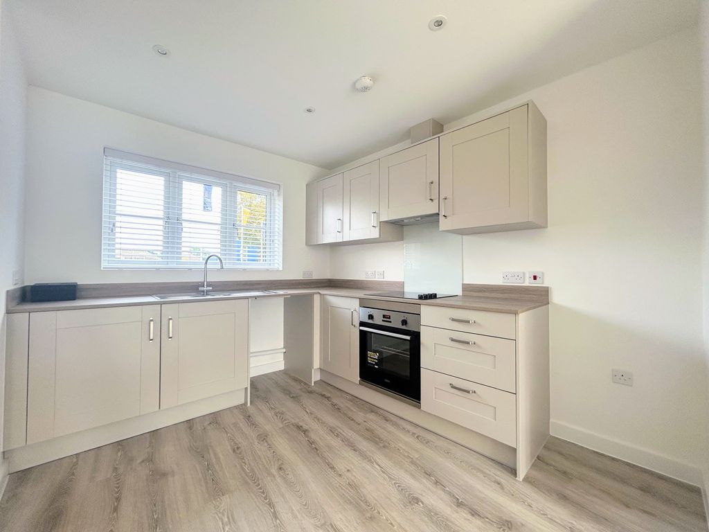 Property photo 3 of 11 Kitchen