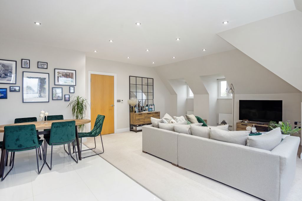 Property photo 2 of 13 Flat 11, Kinnaird Co