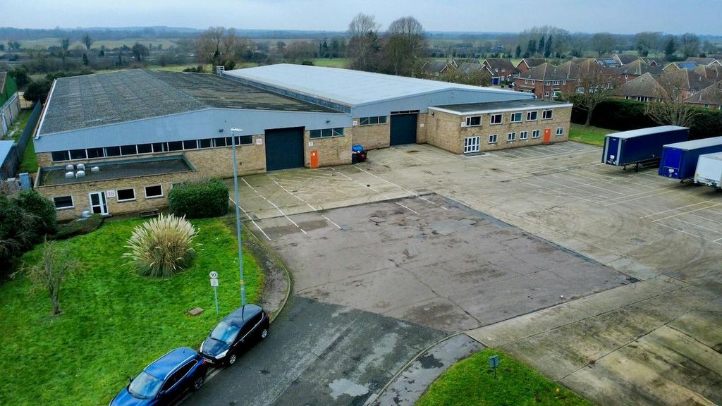 Property photo 1 of 12 15 16 Albone Way Biggleswade Warehouse Front.Jpeg