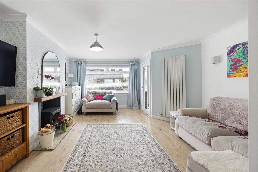 Property photo 2 of 37