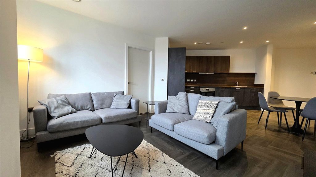 Property photo 1 of 12 Lounge