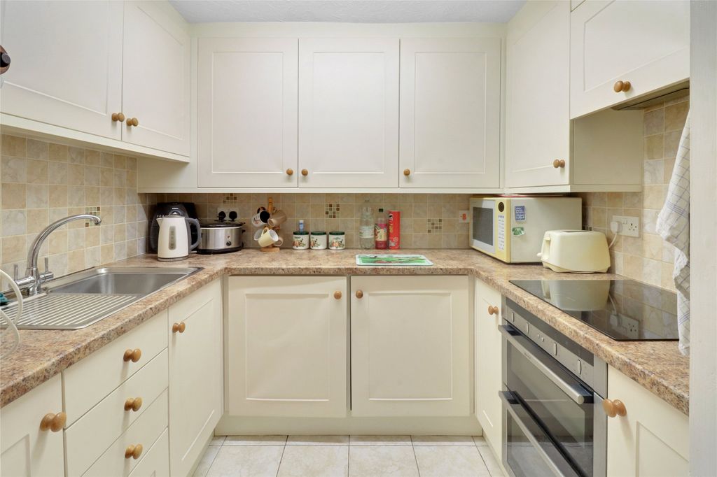 Property photo 3 of 10 3 - Picture No. 06