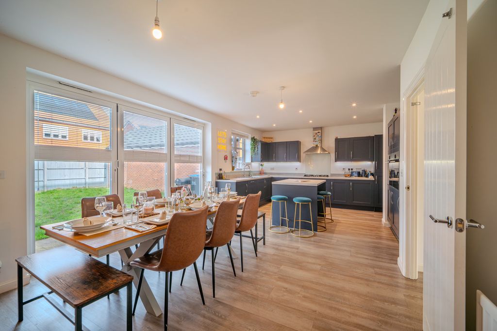 Property photo 2 of 27