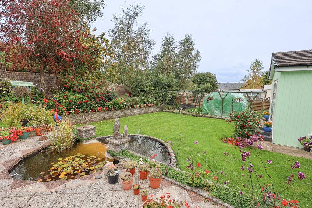 Property photo 2 of 21