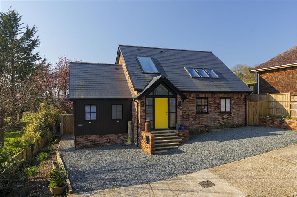 Property photo 2 of 33