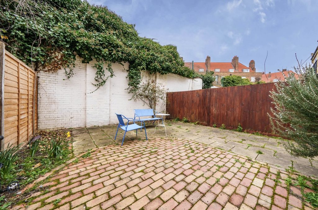 Property photo 2 of 18 953061 (9)