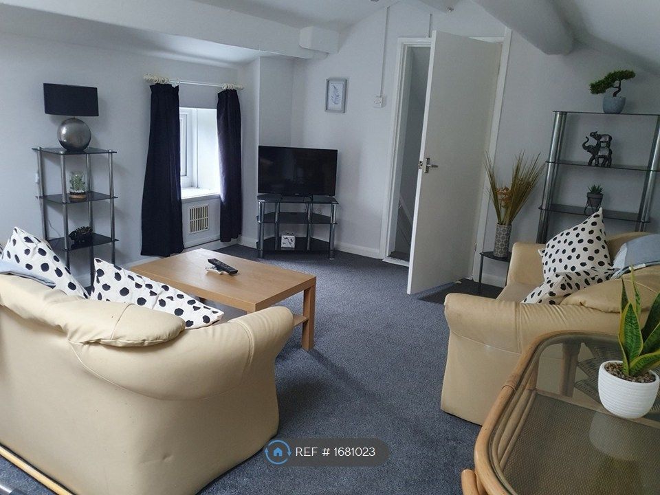 Property photo 3 of 7 Living / Dining