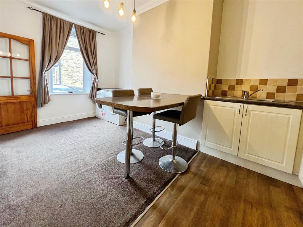 Property photo 3 of 16 Dining Kitchen