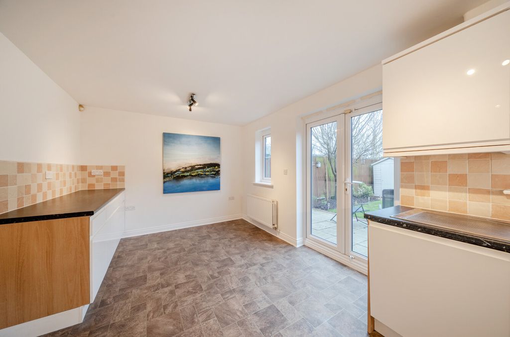 Property photo 3 of 25 1411197-6-698Cf03...