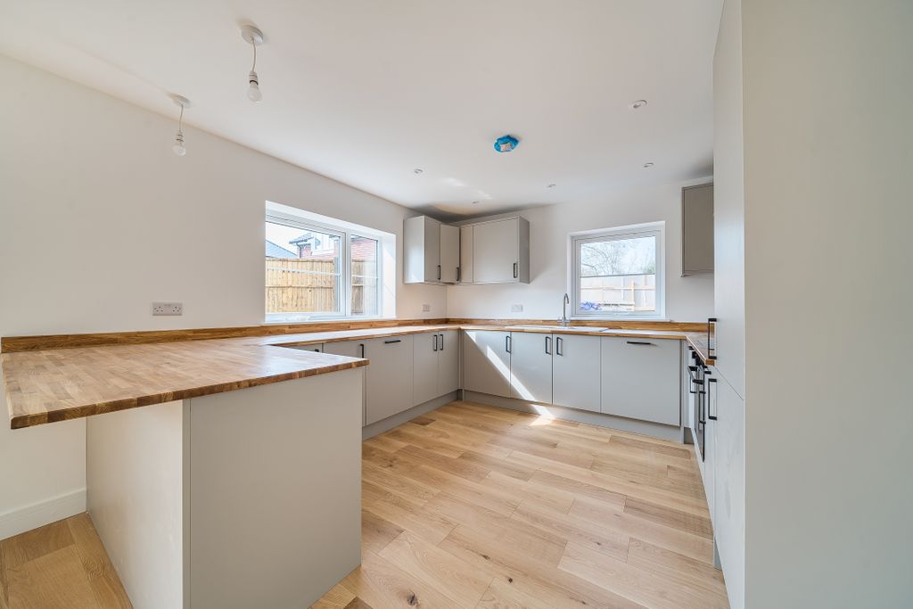 Property photo 2 of 7 1422772-7-69c194A9d121c