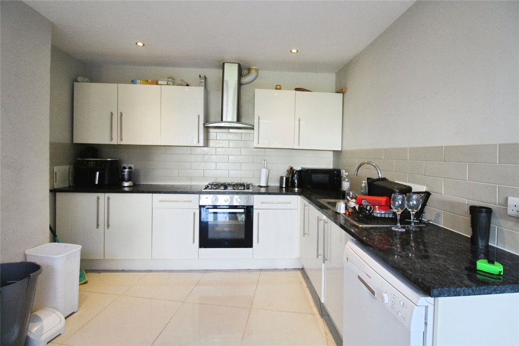 Property photo 2 of 16 Reception/Kitchen