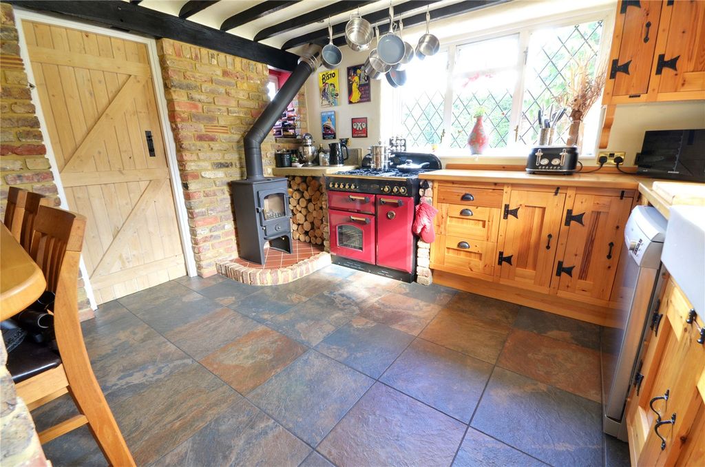 Property photo 3 of 27 Kitchen/Breakfast