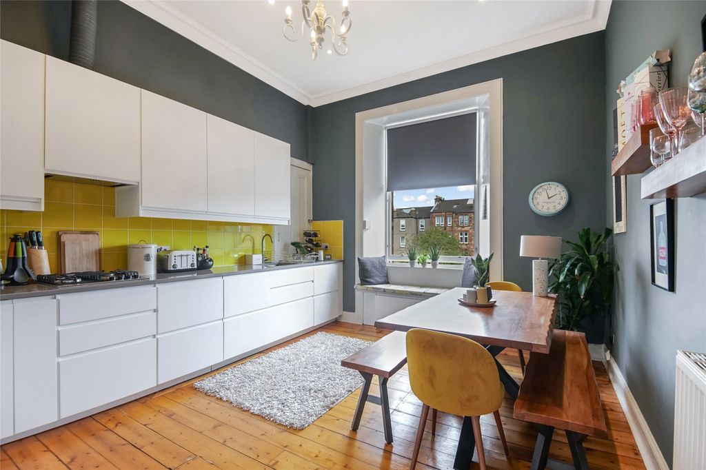 Property photo 3 of 18 Kitchen