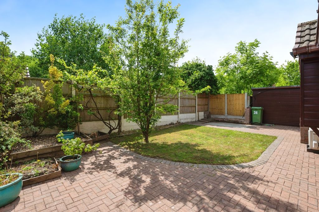 Property photo 2 of 17 Garden