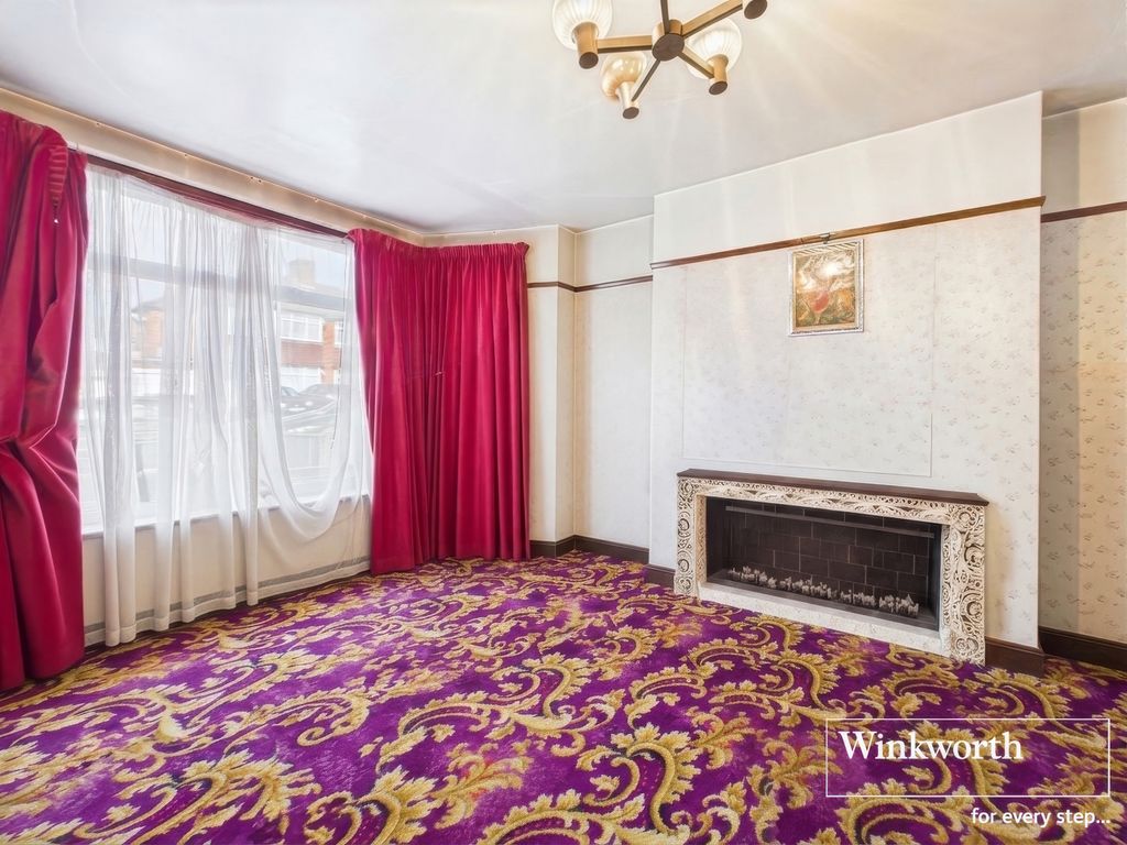 Property photo 2 of 11 Lounge