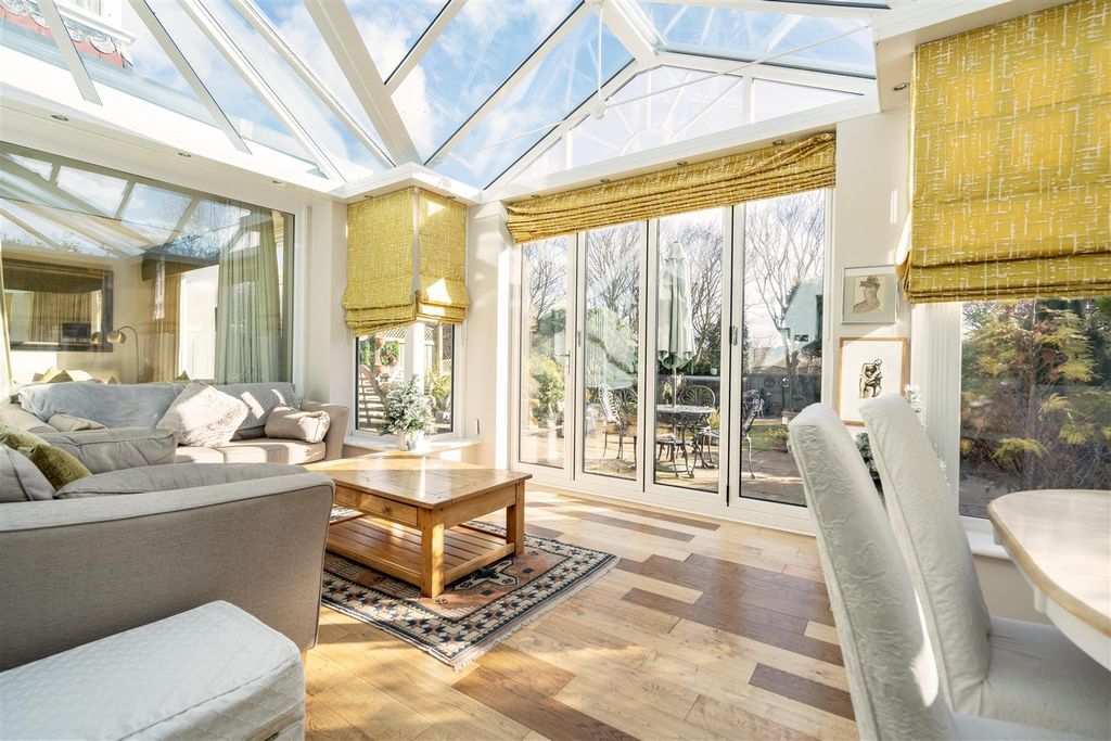 Property photo 3 of 9 Conservatory