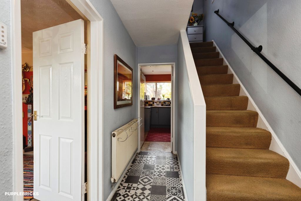 Property photo 3 of 22 Entrance Hallway
