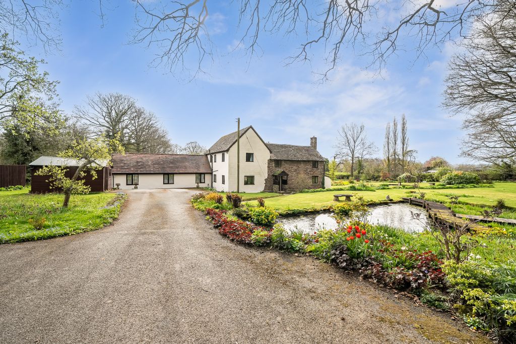 Property photo 1 of 12 1441445-4-69d9103d7Ae69