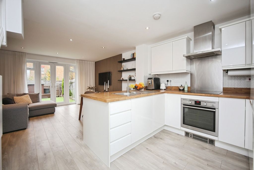 Property photo 3 of 15 Photo