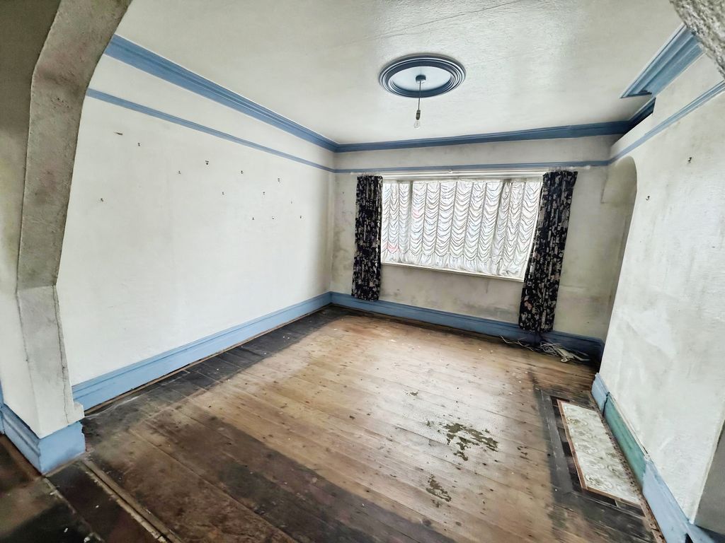 Property photo 3 of 8 Bee78c05-8d48d58E-6236-4693-87A6-ce59013d8311