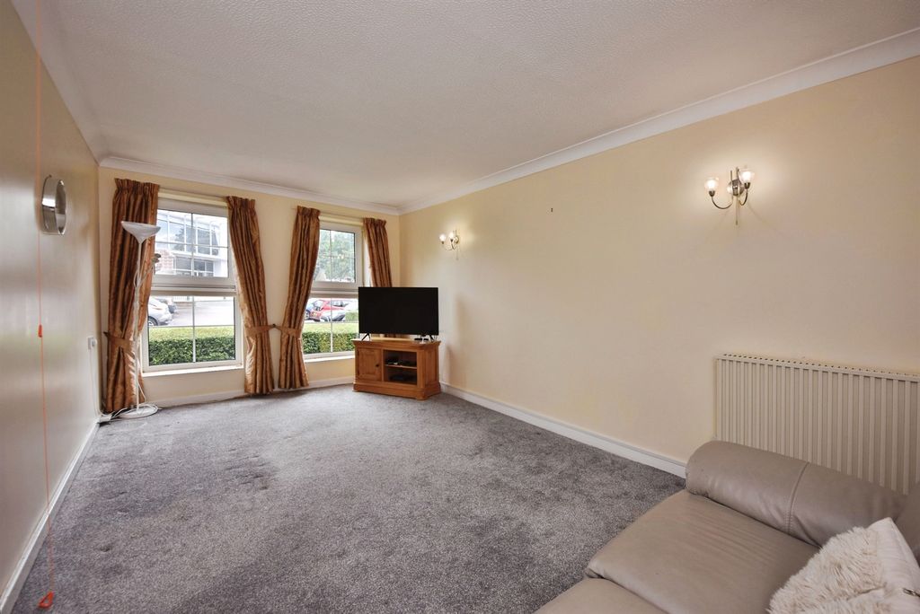 Property photo 2 of 17