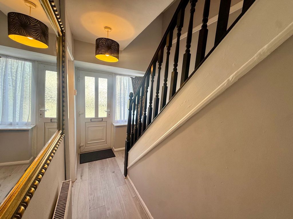 Property photo 3 of 23 Entrance Hallway