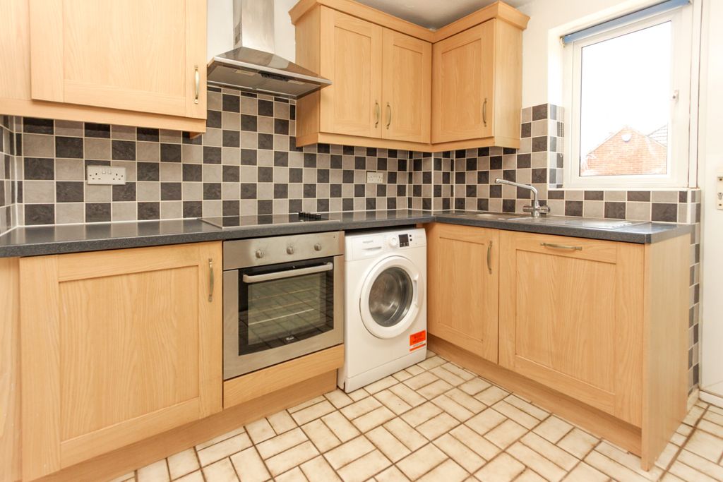 Property photo 2 of 9 Kitchen