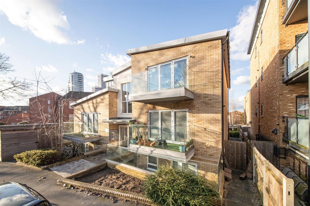 Property photo 1 of 12 Front