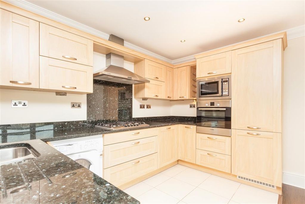 Property photo 1 of 9 Kitchen