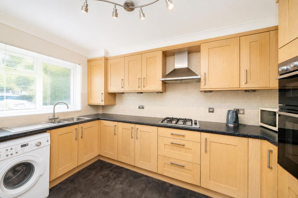 Property photo 2 of 11 Kitchen