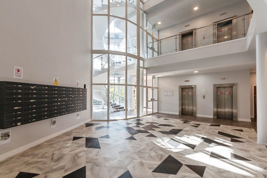 Property photo 2 of 20