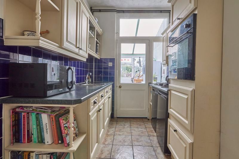 Property photo 3 of 17 Kitchen