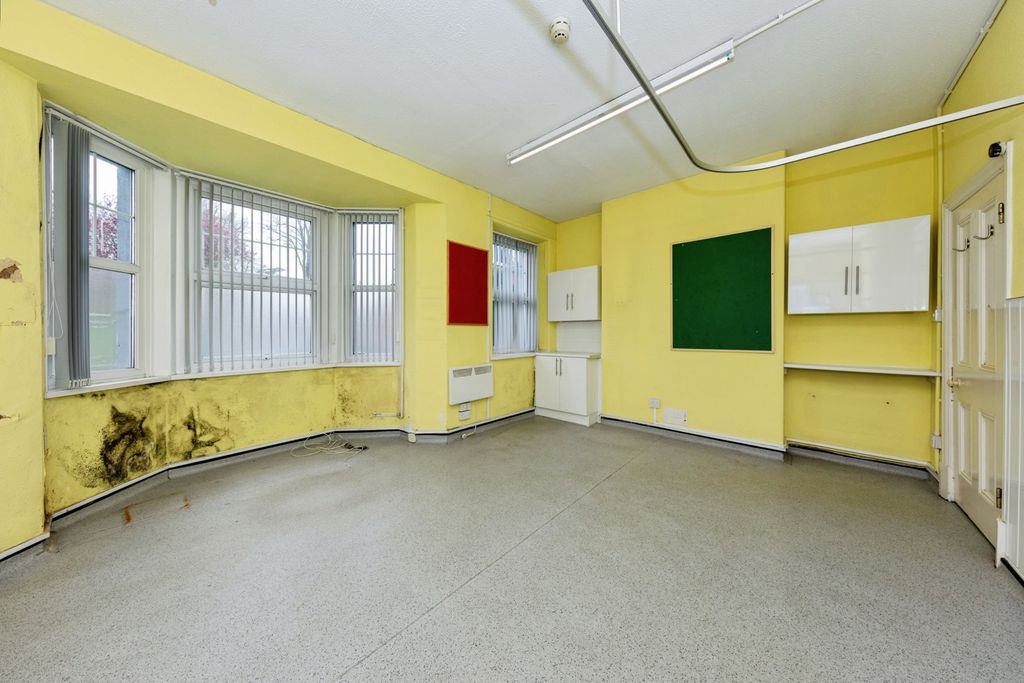 Property photo 3 of 28 Pbox-Img.Jpg