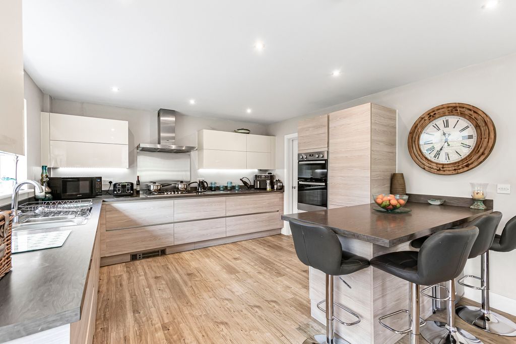 Property photo 3 of 25 693290