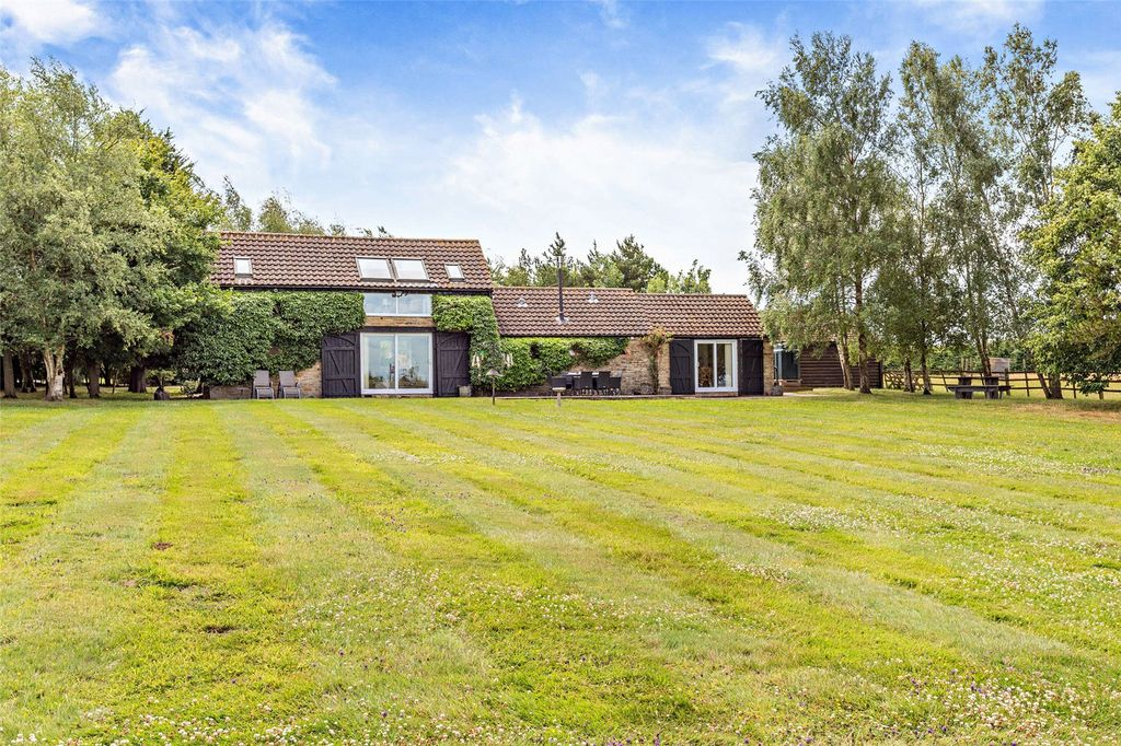 Property photo 1 of 25 Barn Owl House