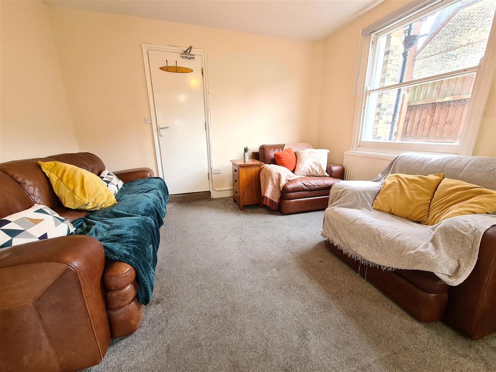 Property photo 3 of 17 Livign Room B.Jpg