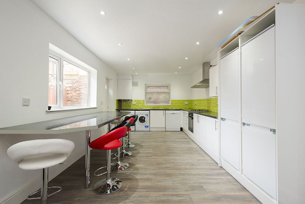 6 bed shared accommodation to rentDerby Grove, Nottingham NG7 photo 5