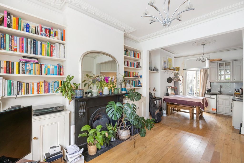 Property photo 3 of 11