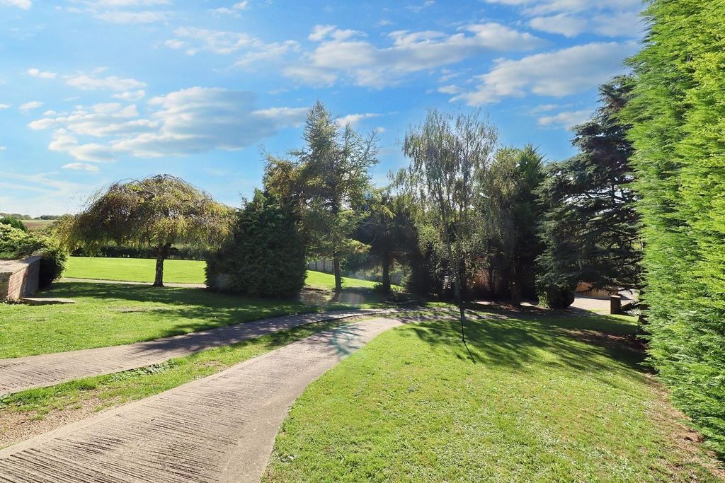 Property photo 2 of 48