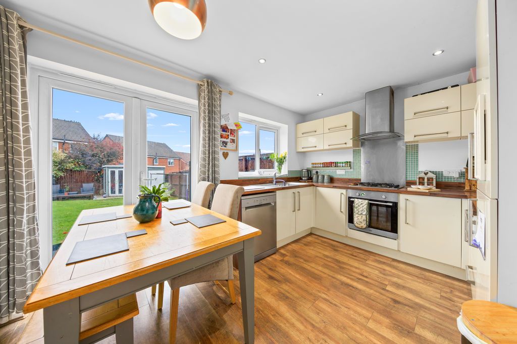 Property photo 3 of 30 Kitchen Diner