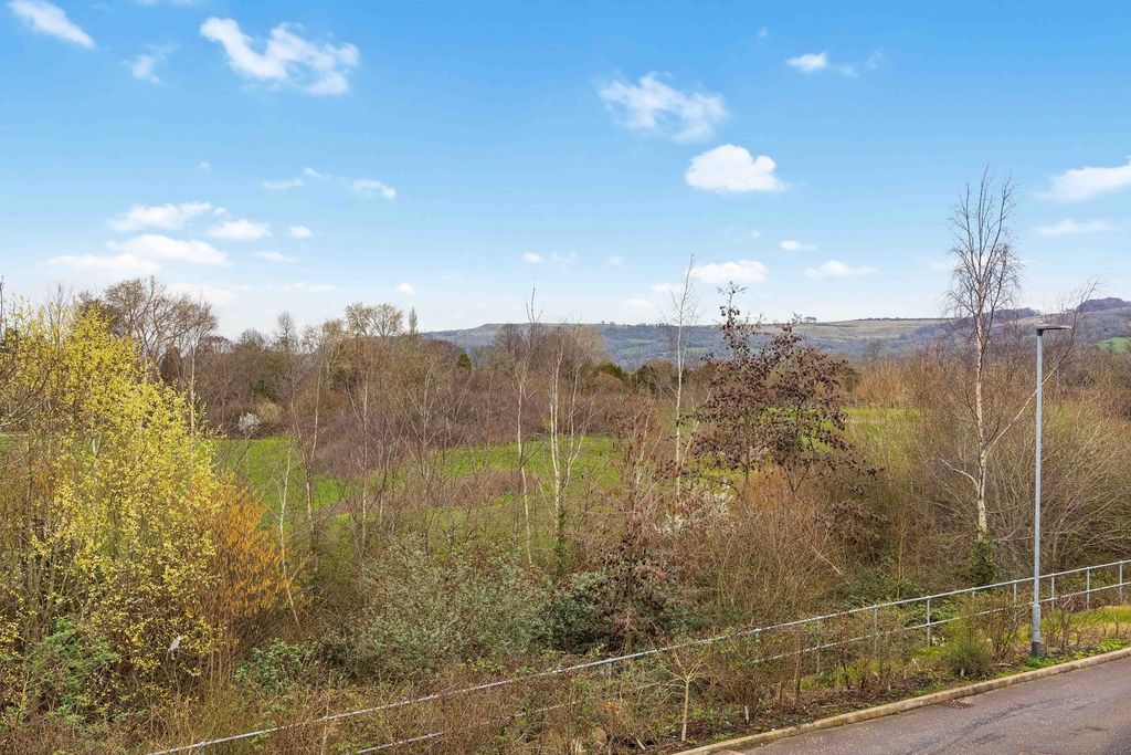 Property photo 3 of 19