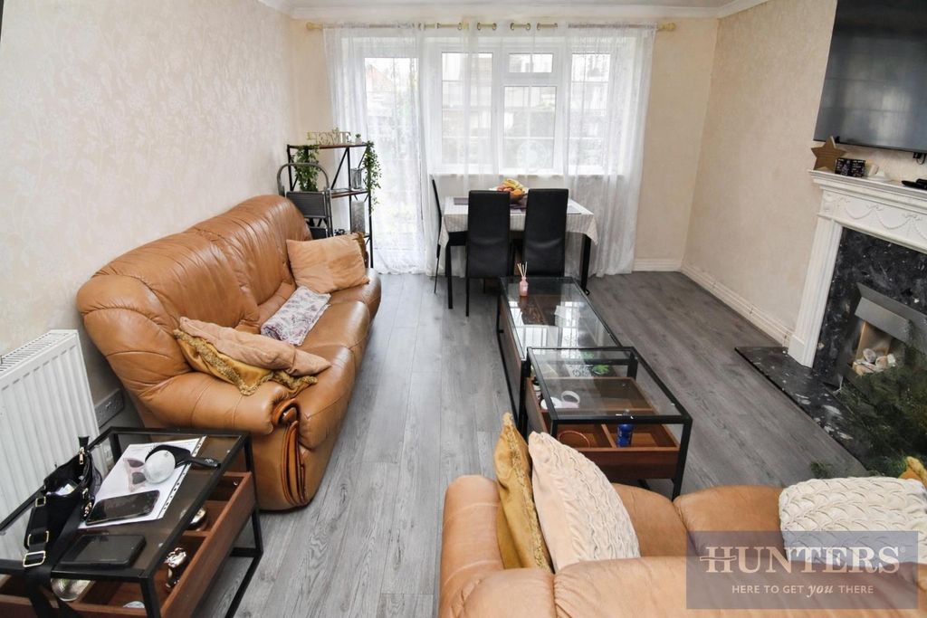 Property photo 2 of 7 Lounge