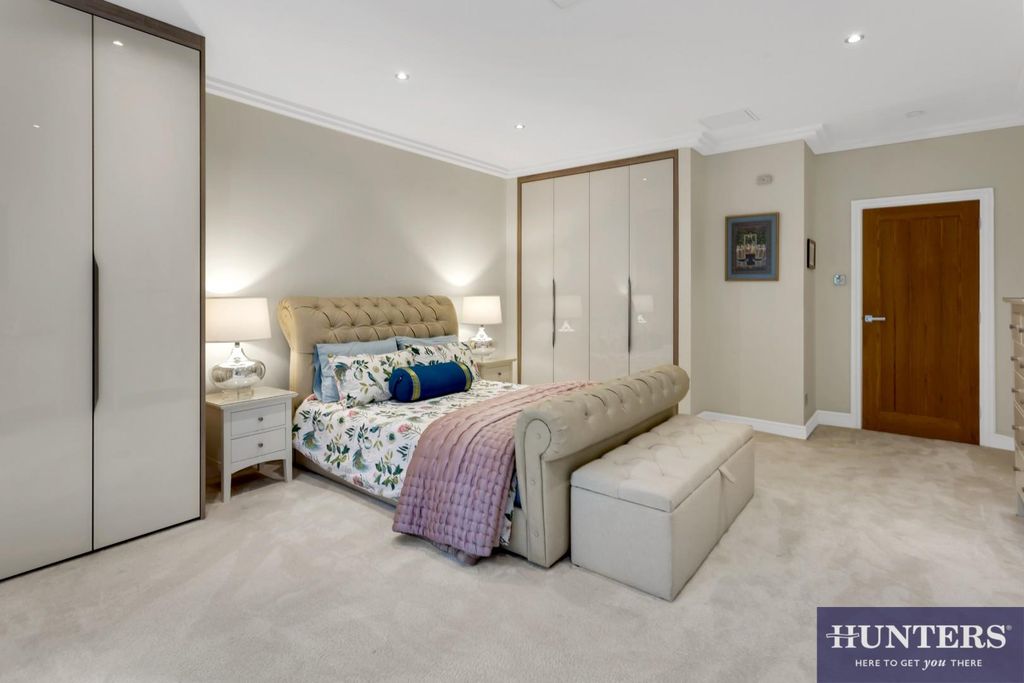Property photo 1 of 9 Bedroom Reverse