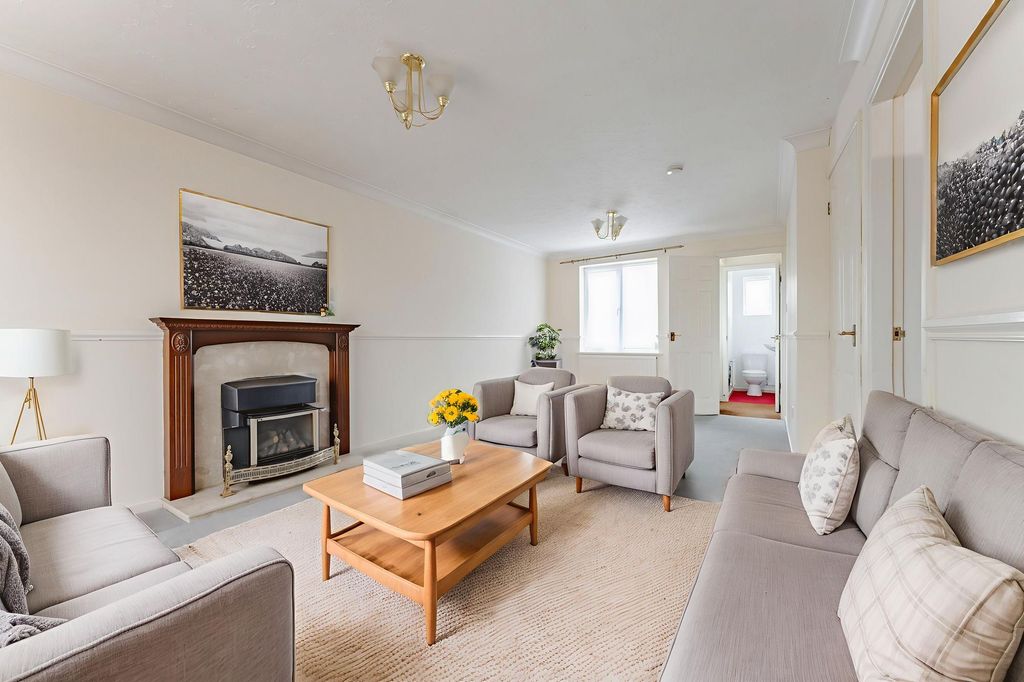 Property photo 2 of 11