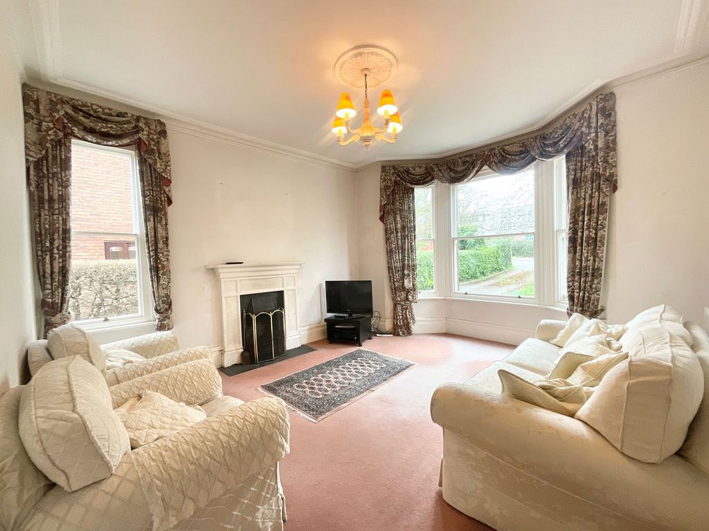 Property photo 2 of 33