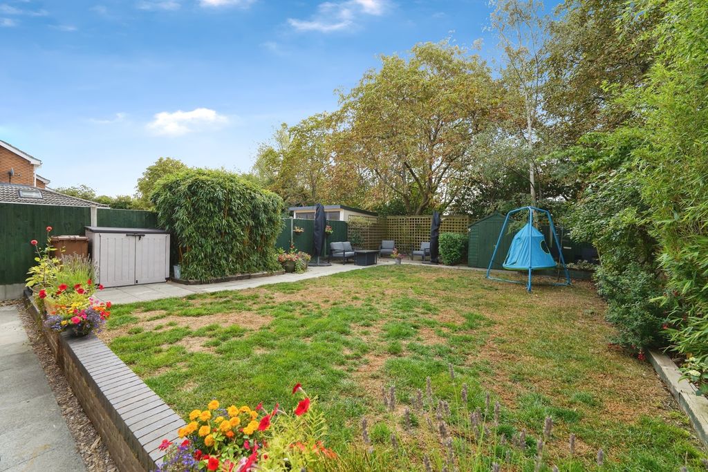 Property photo 2 of 18 Garden