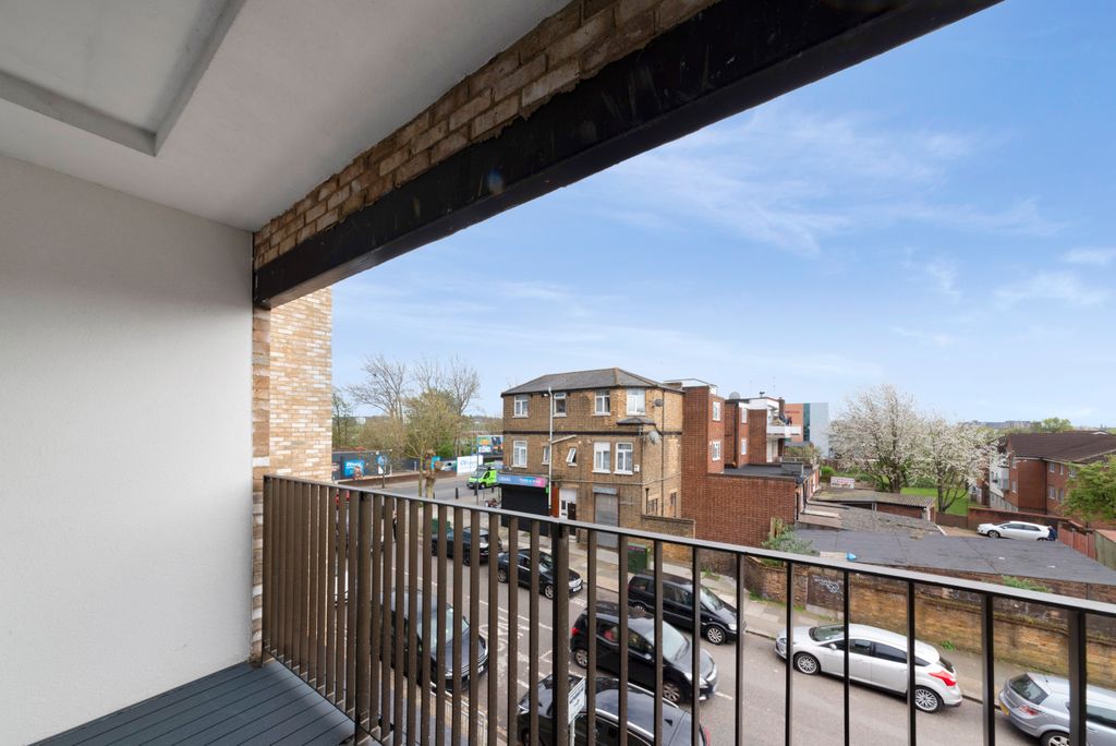 Property photo 3 of 8